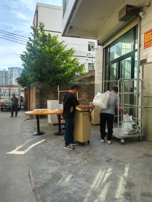 配图