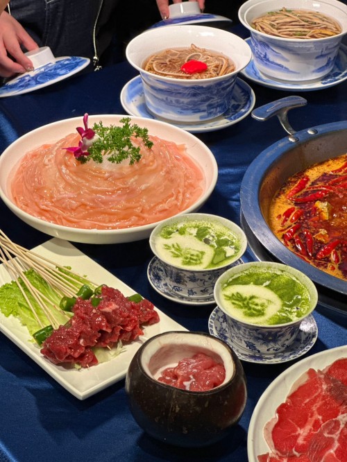配图