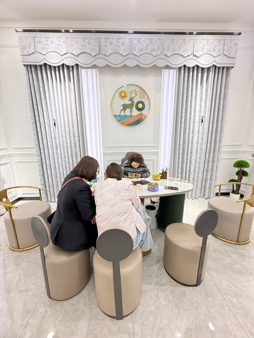 配图