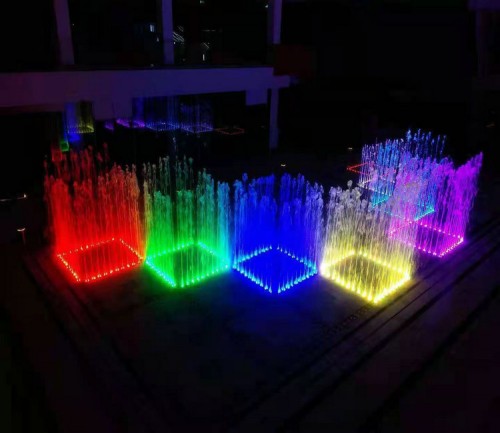 配图