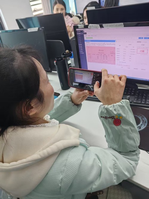 配图