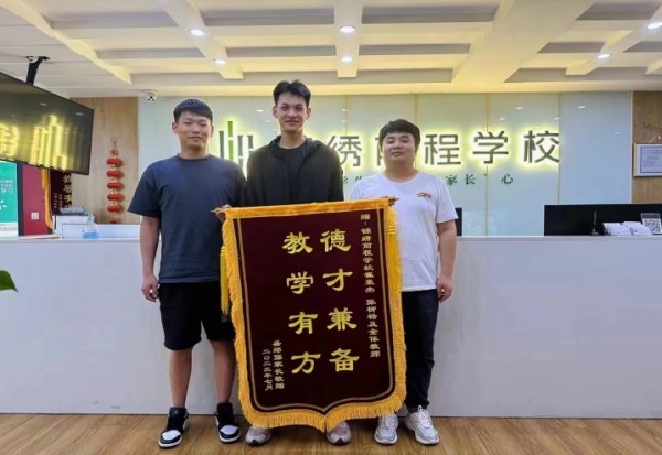 配图