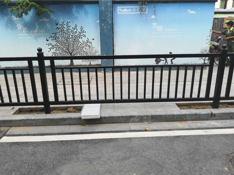 公路防护栏