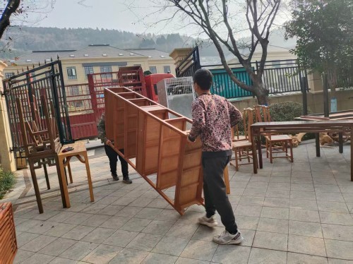 配图