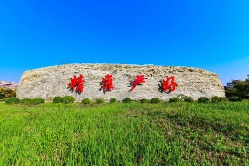 配图