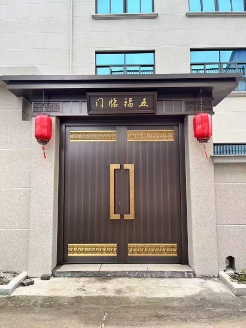 配图