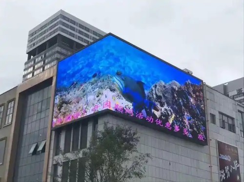 配图