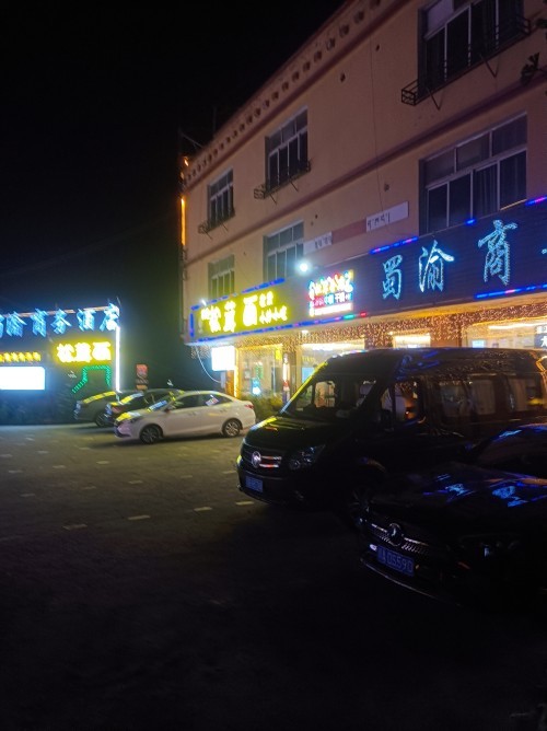 配图