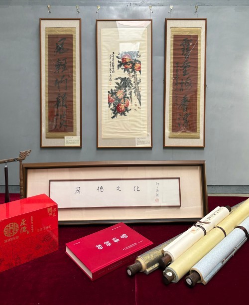 配图