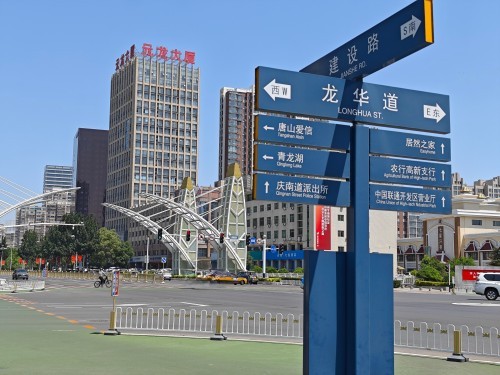 配图