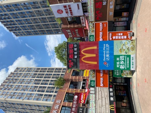 配图
