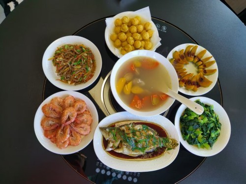 配图