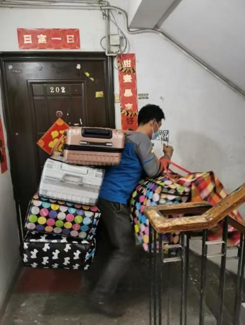 配图