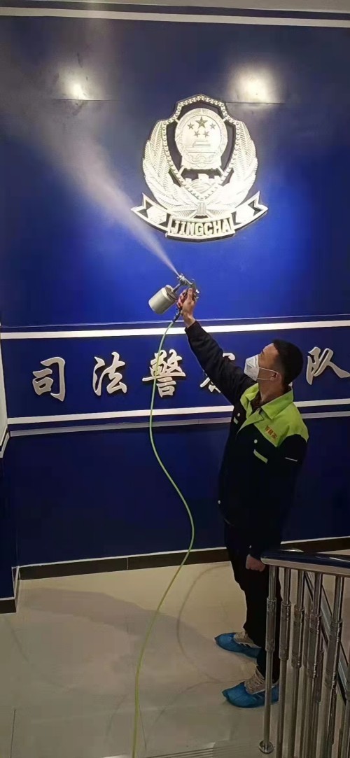 配图
