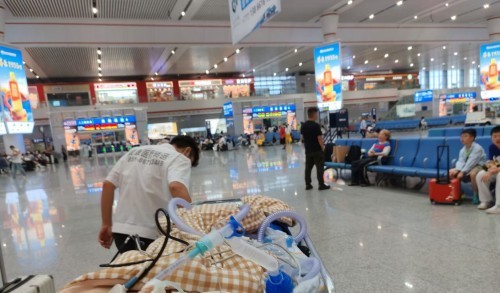配图