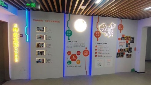 配图