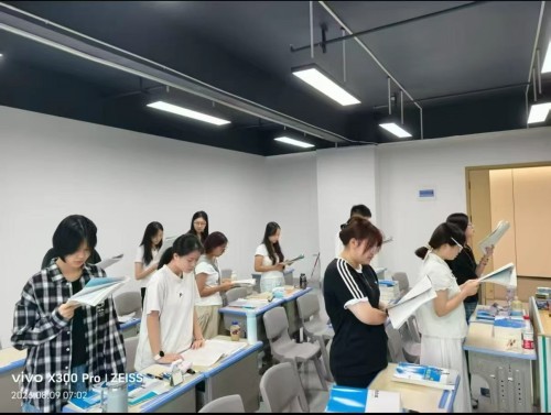 配图