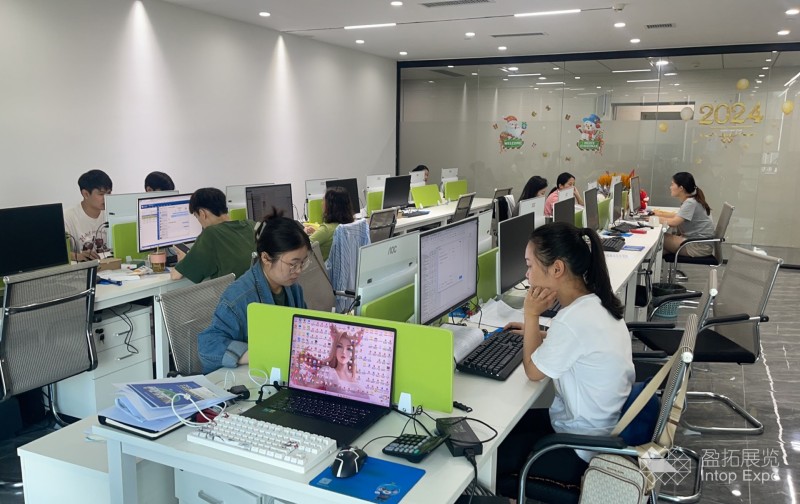 配图