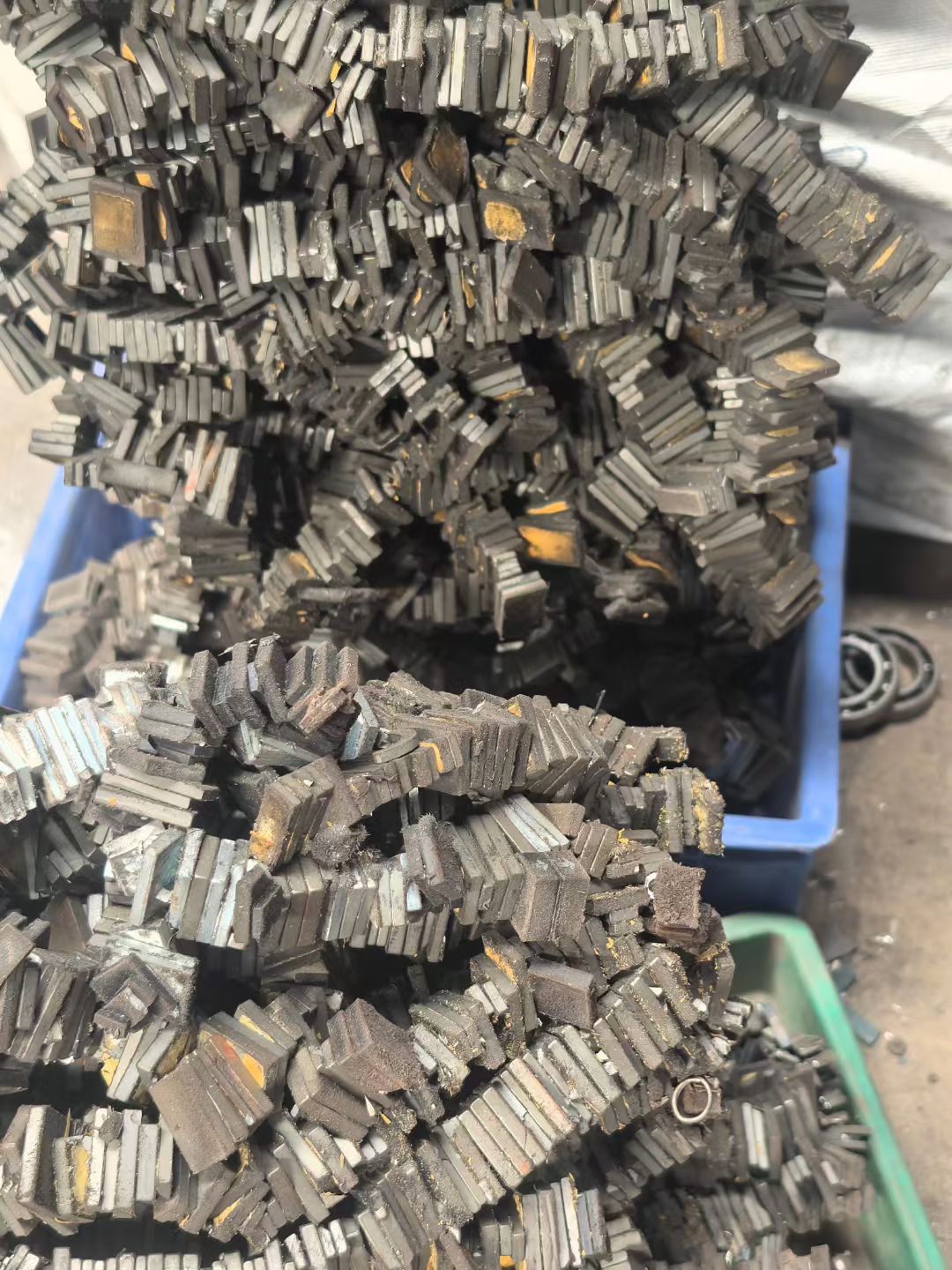 配图