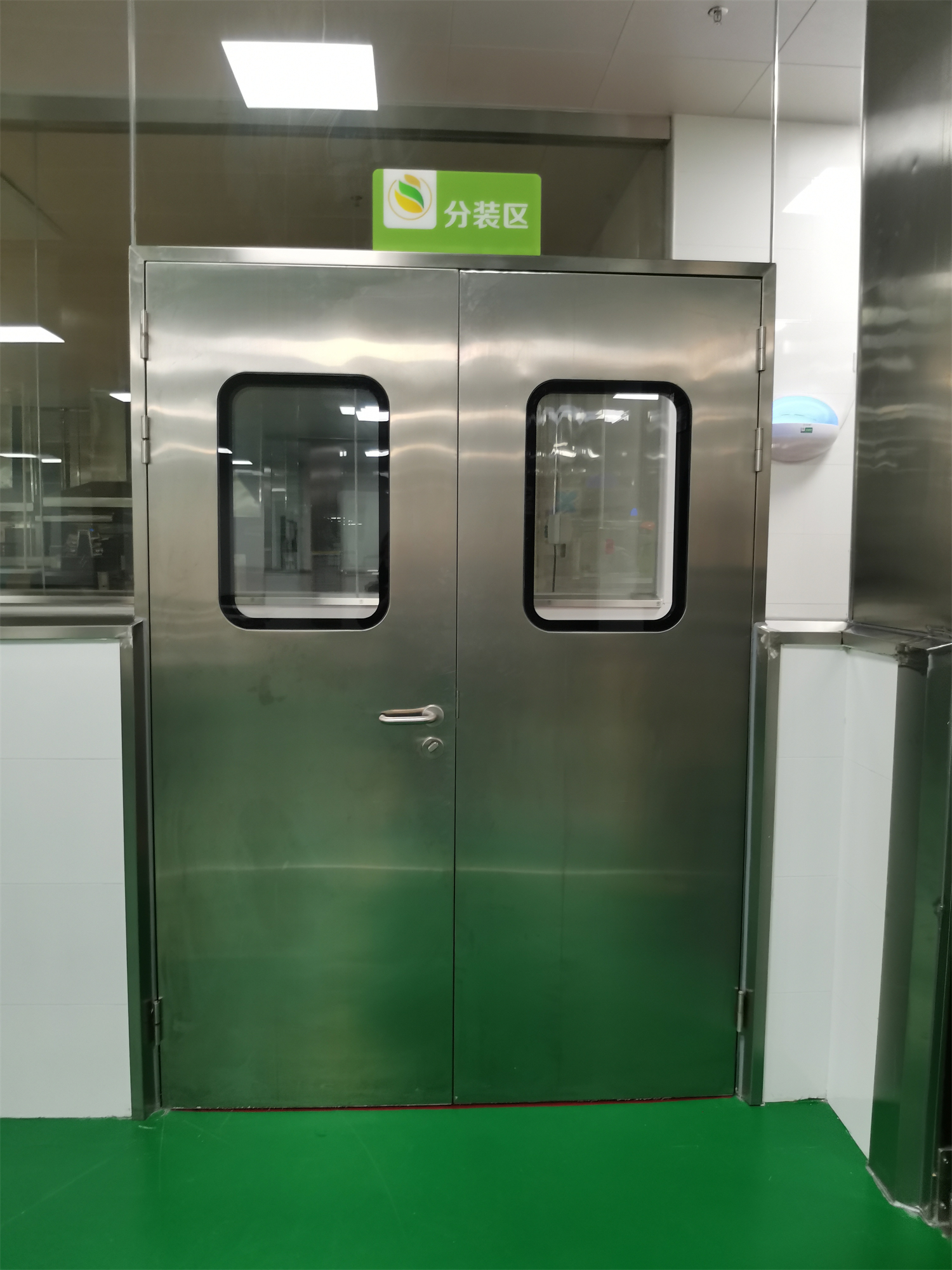 配图