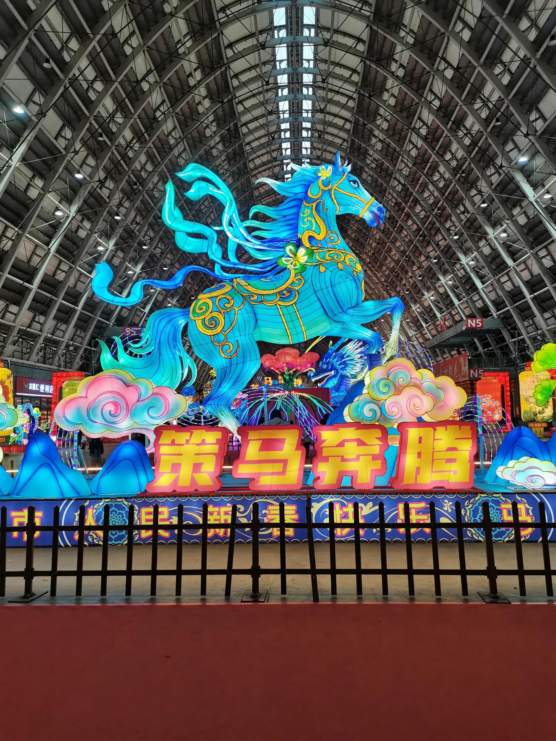 配图