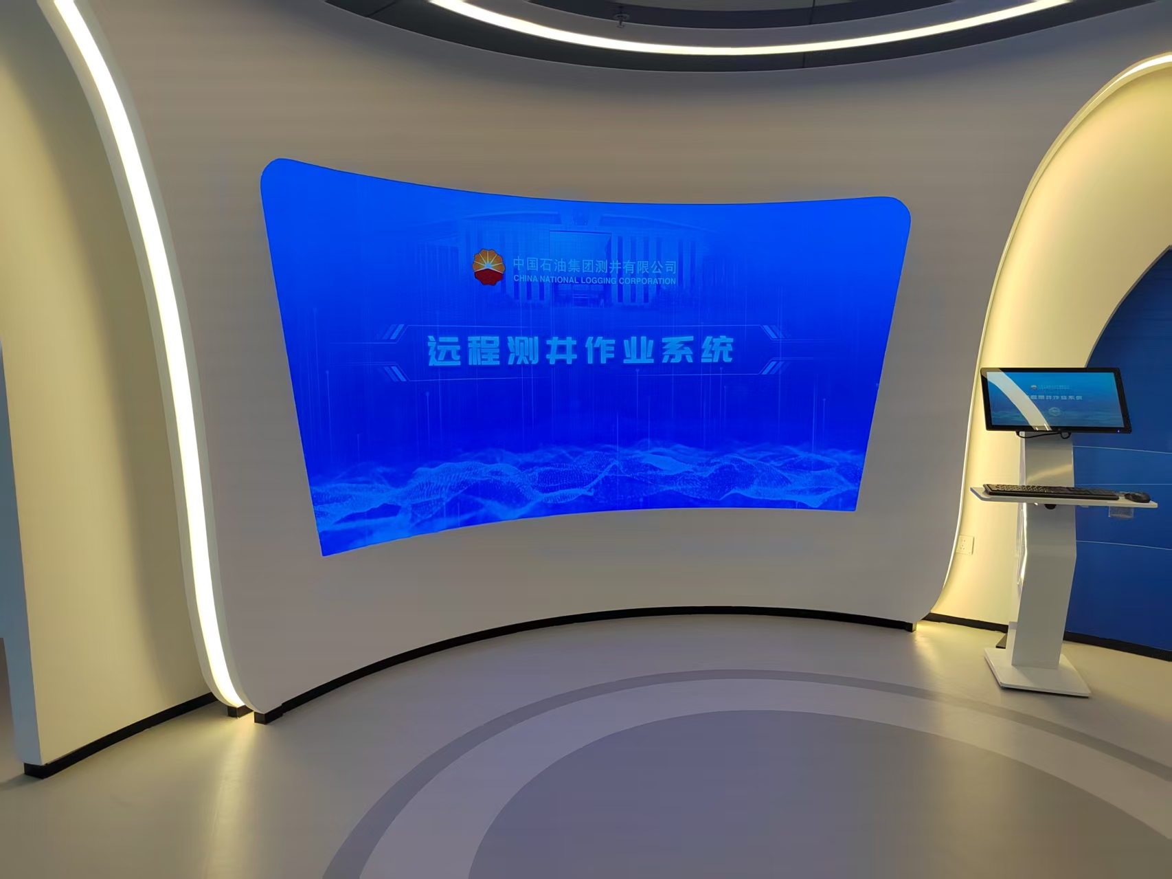 配图