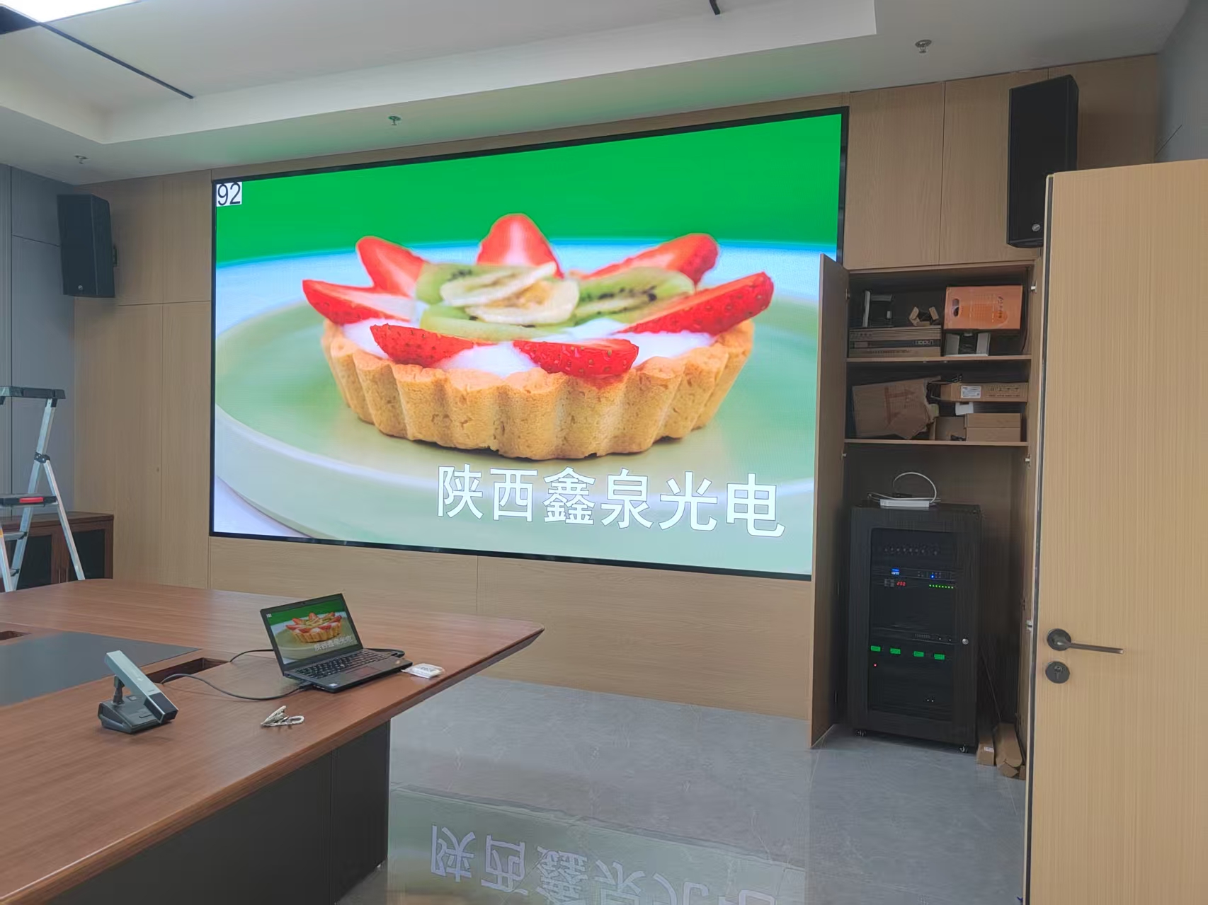 配图