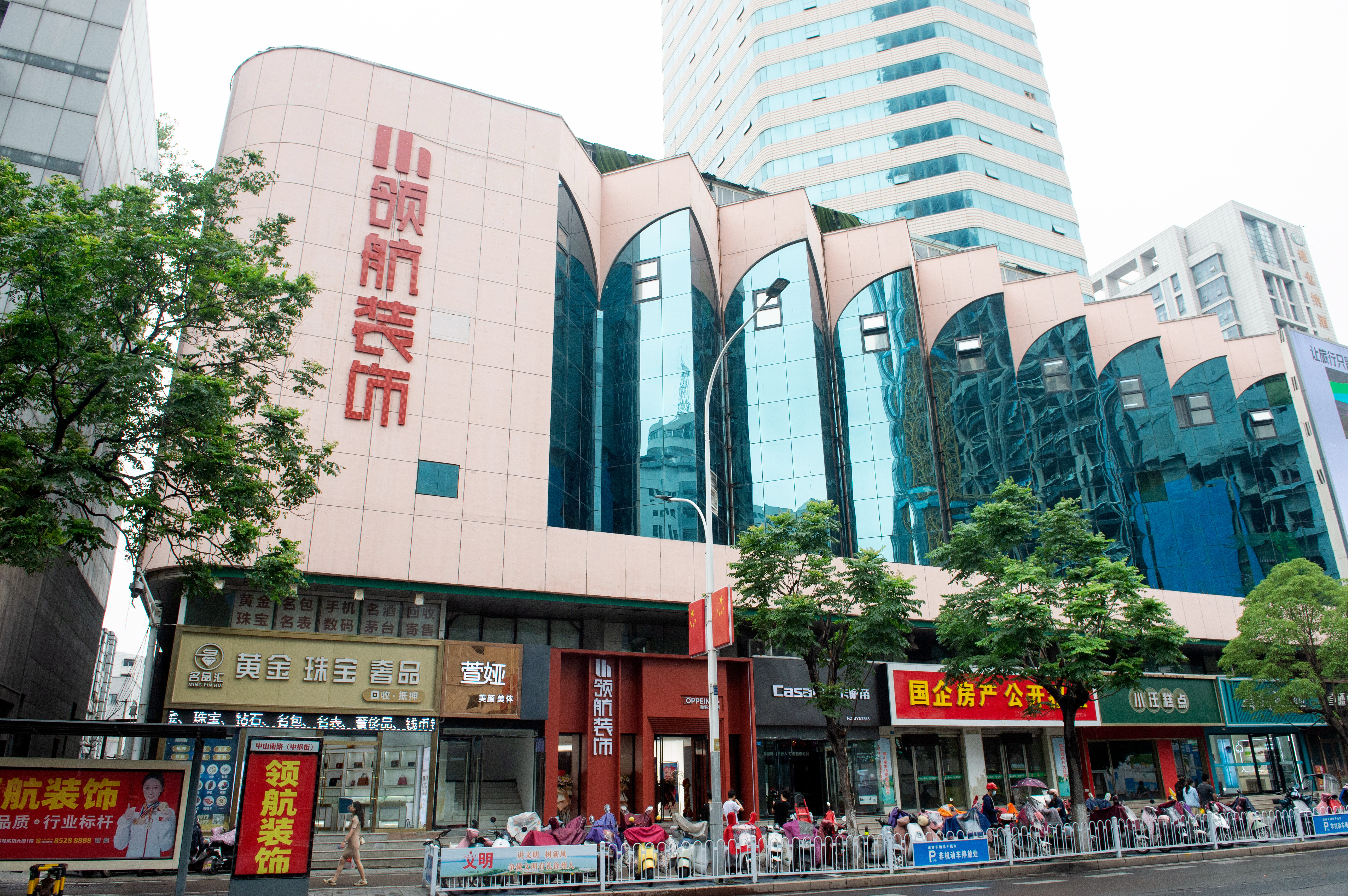 配图