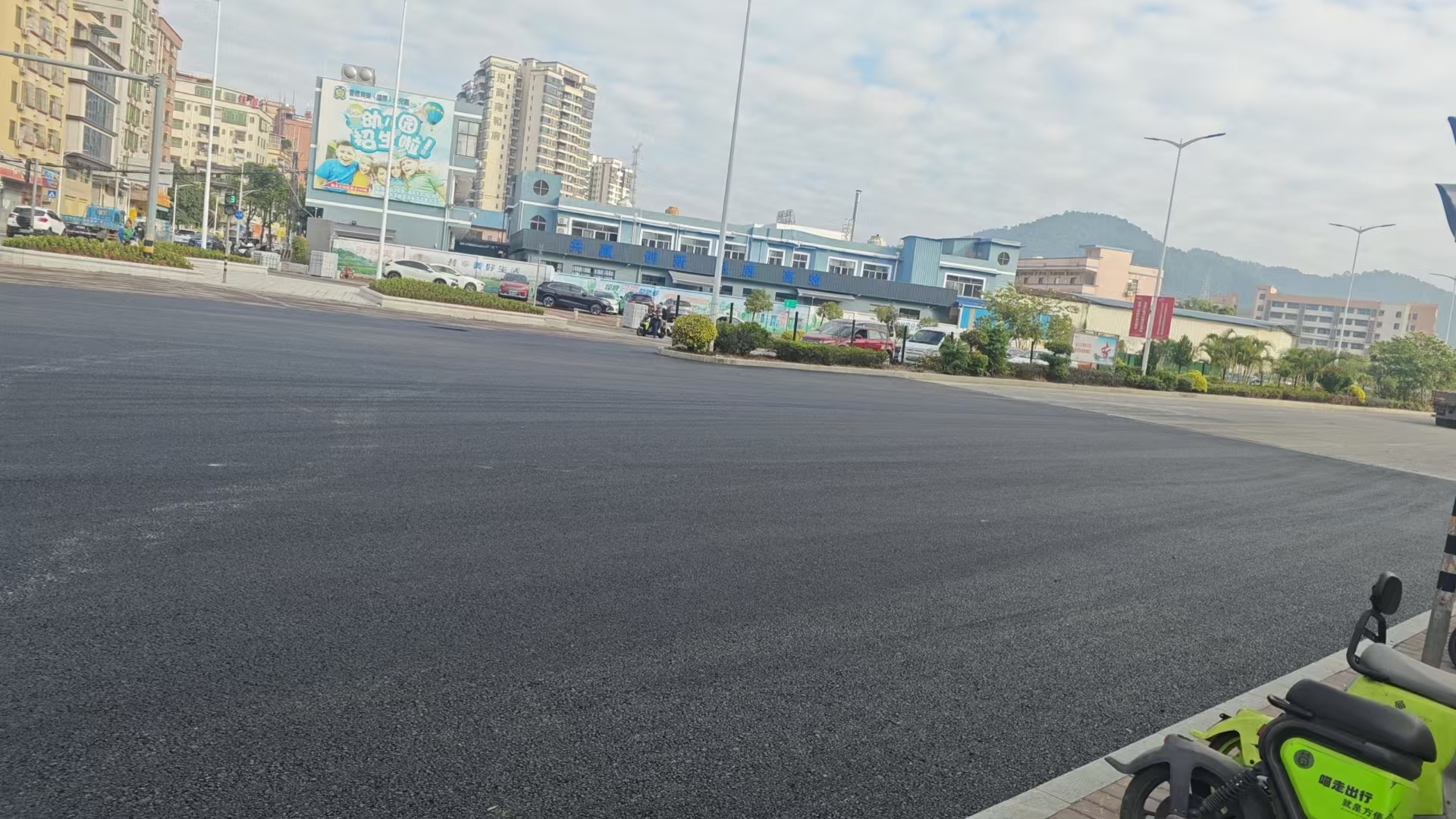 配图