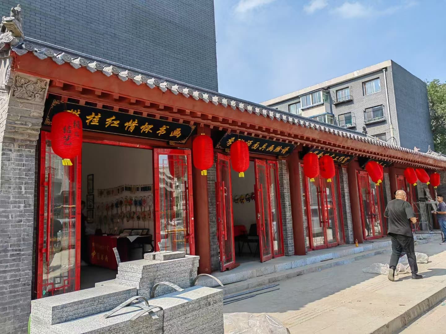 配图