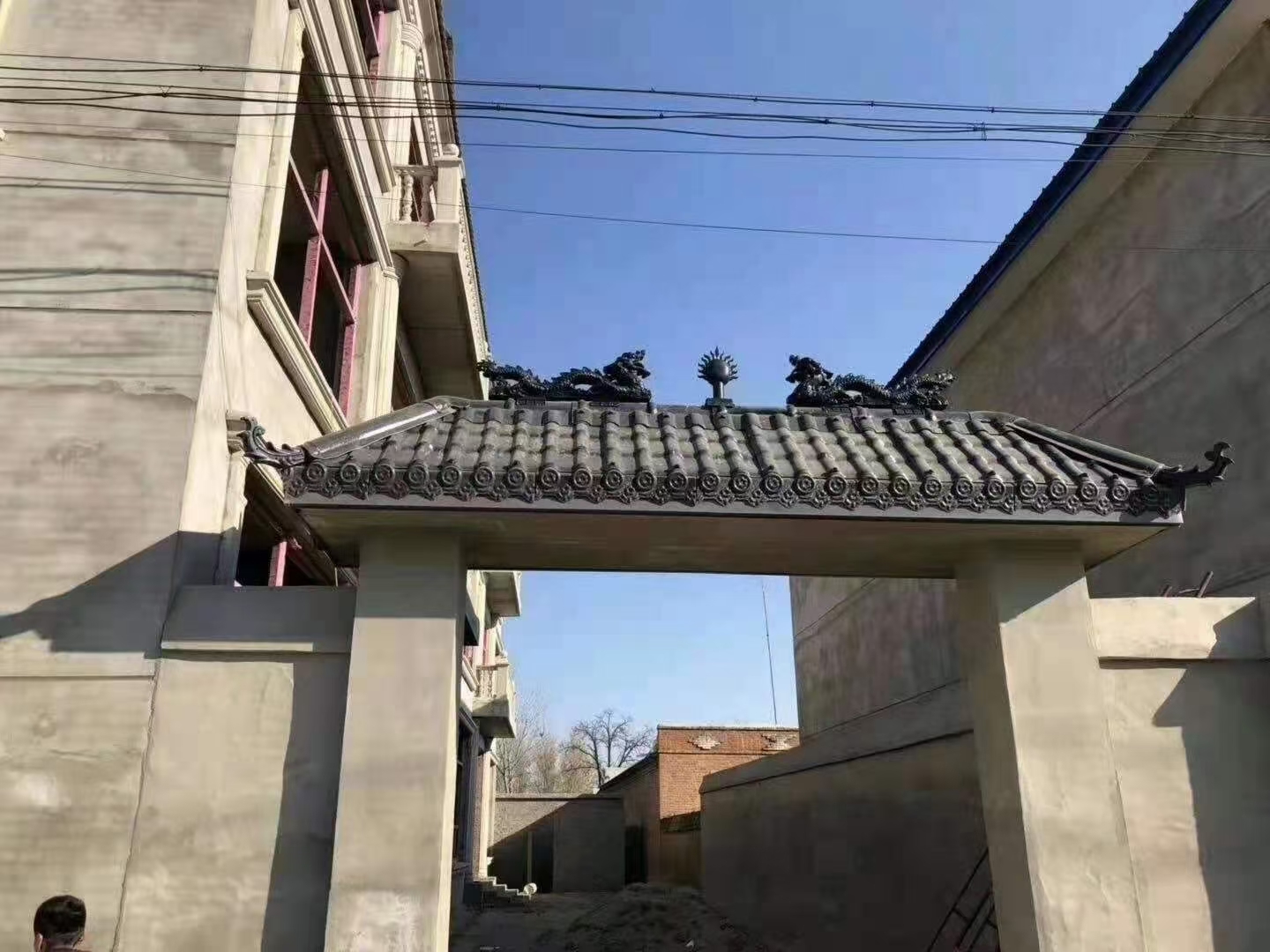 配图