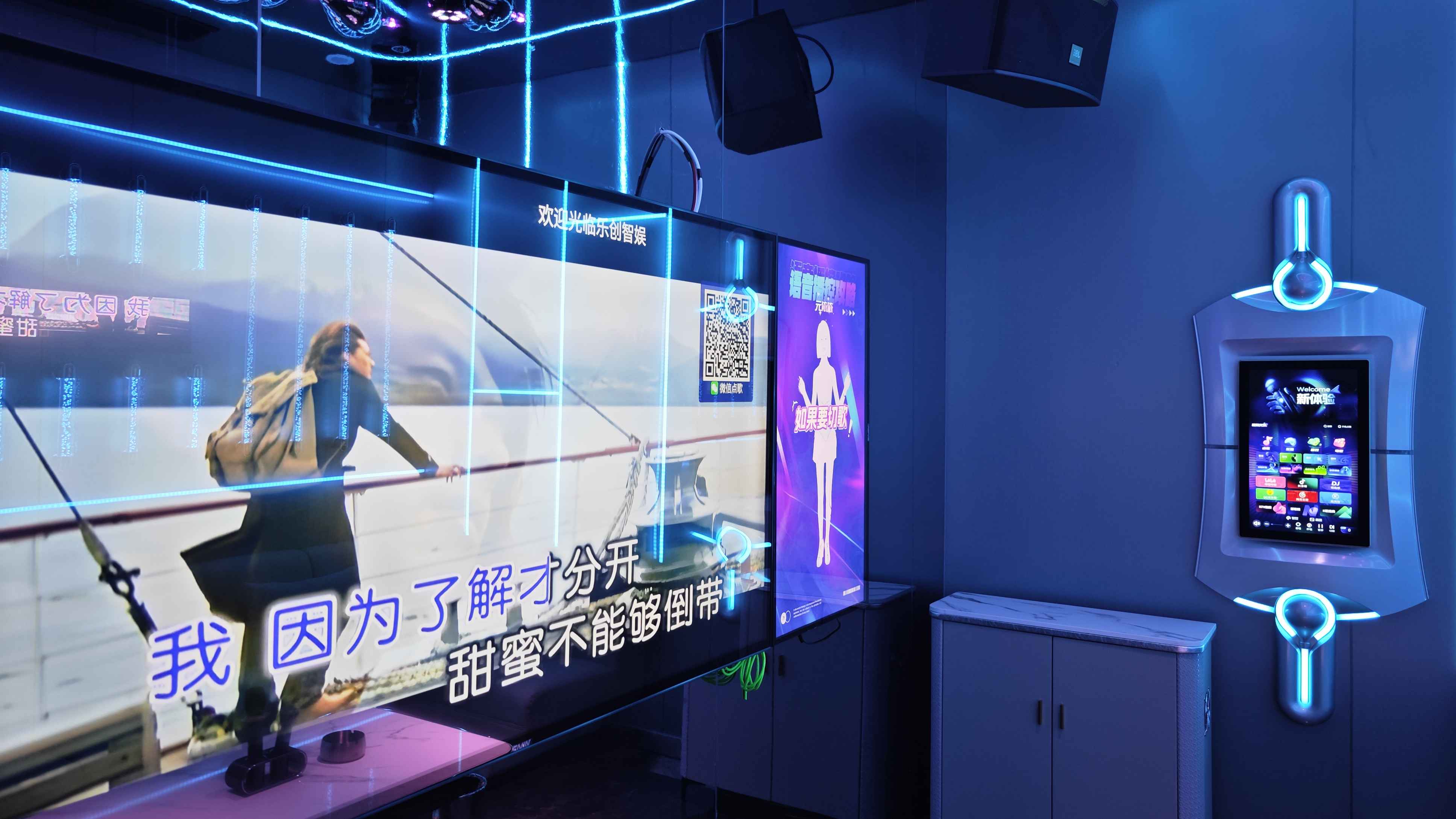 配图