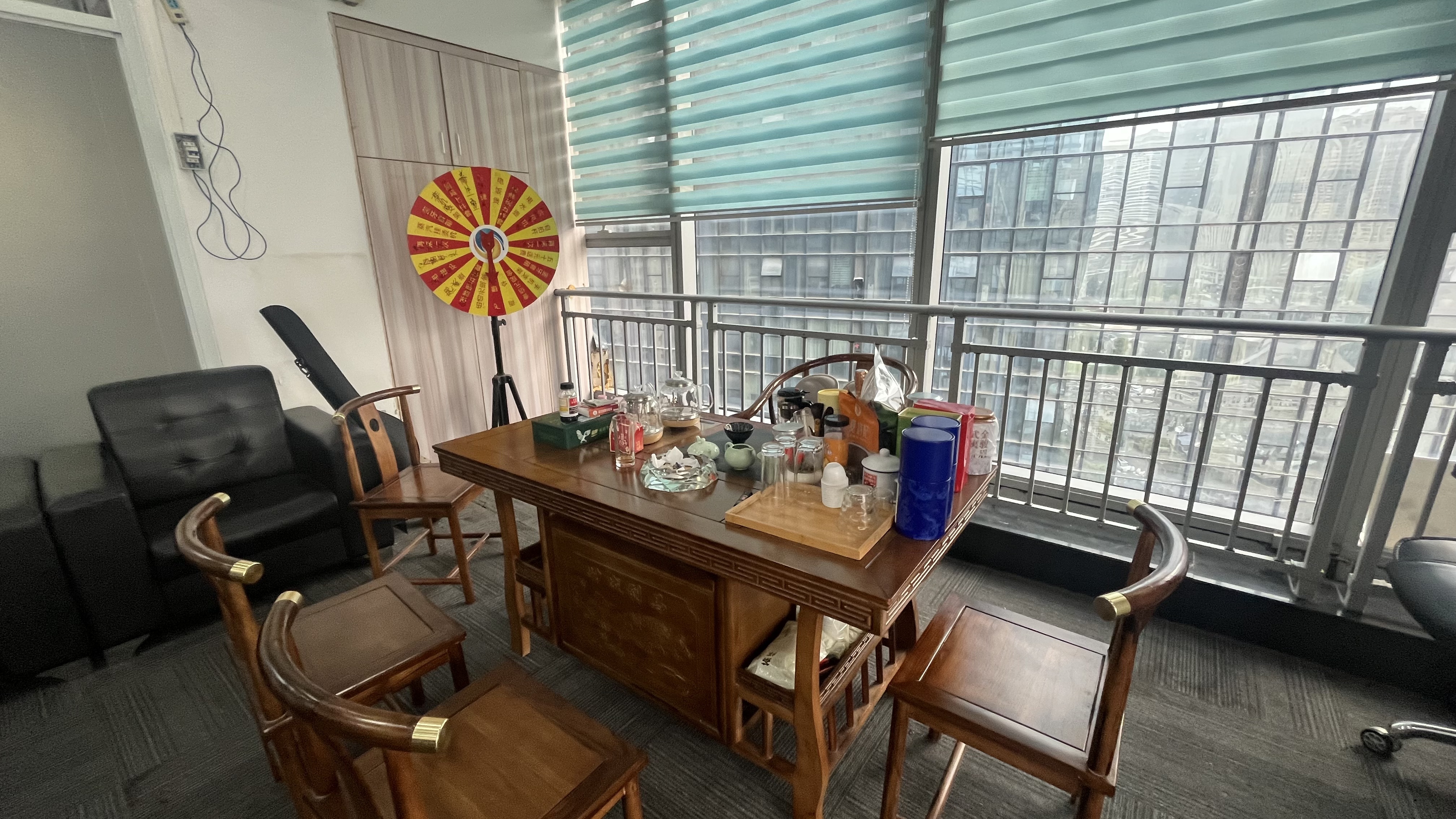 配图