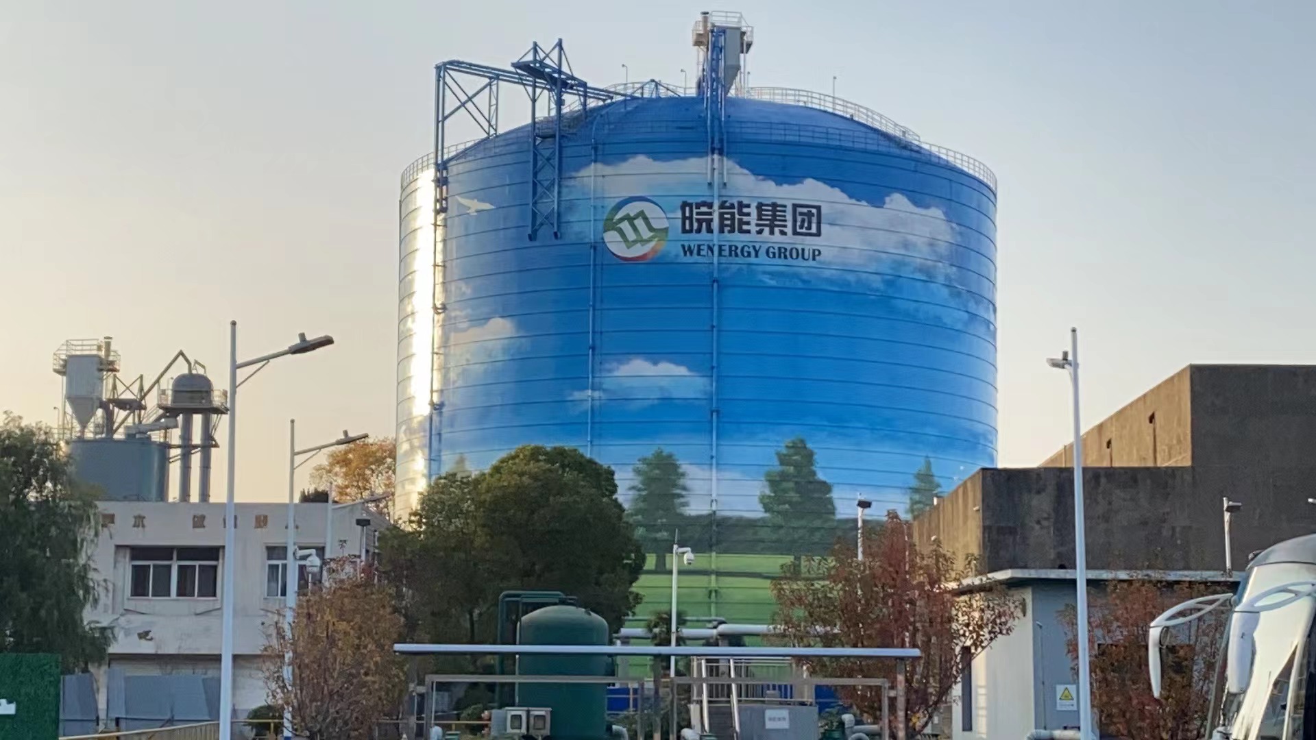 配图