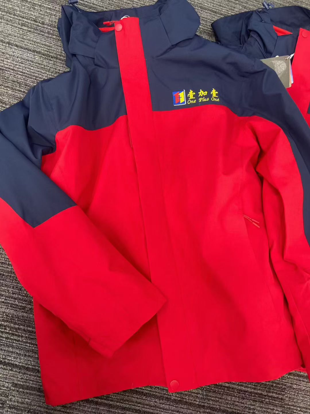 配图
