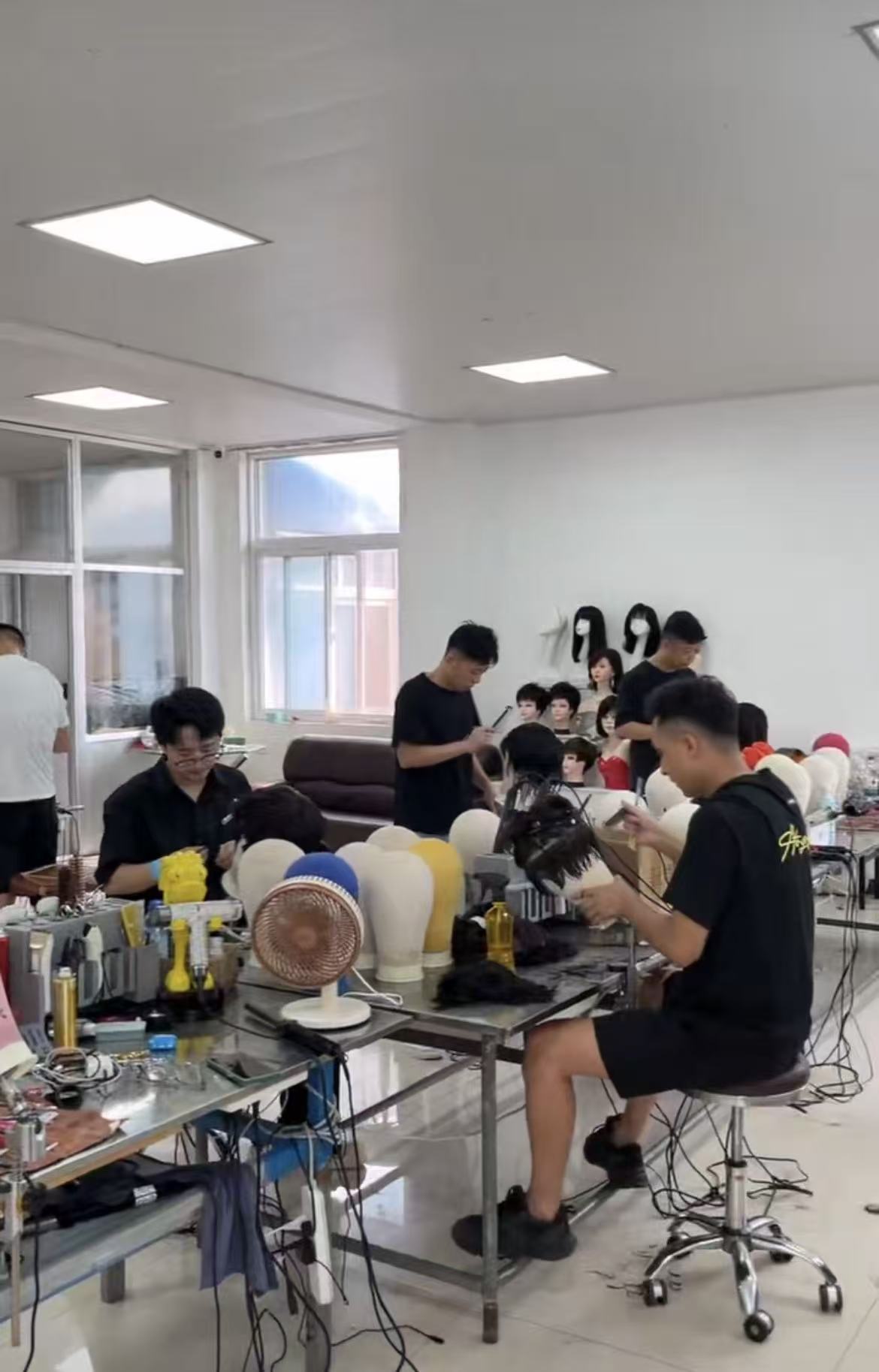 配图