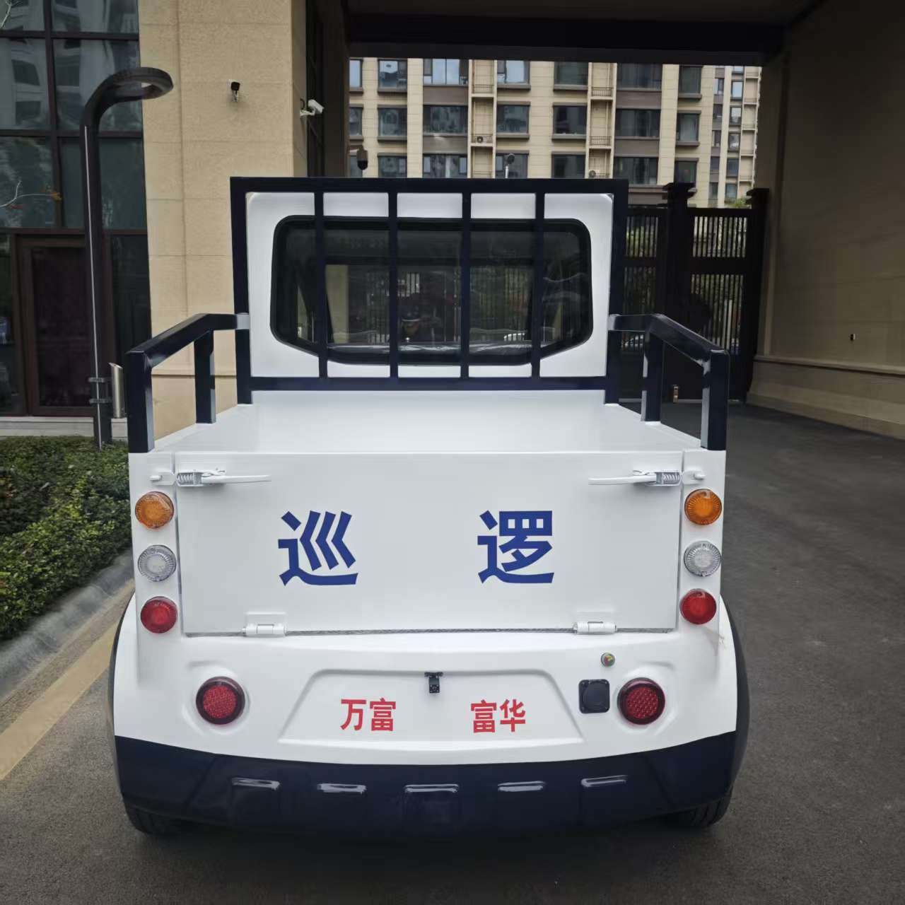 配图