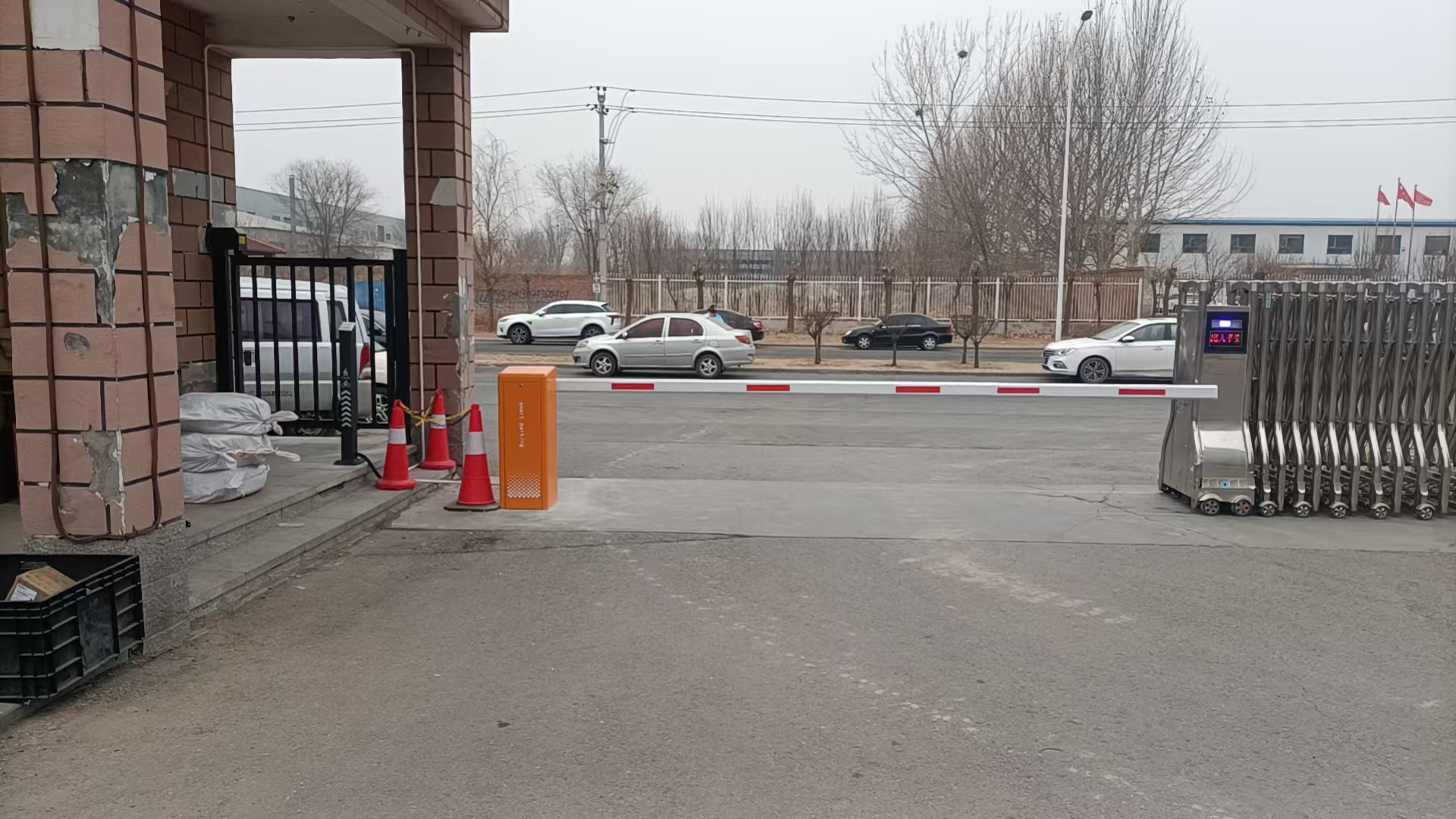 配图