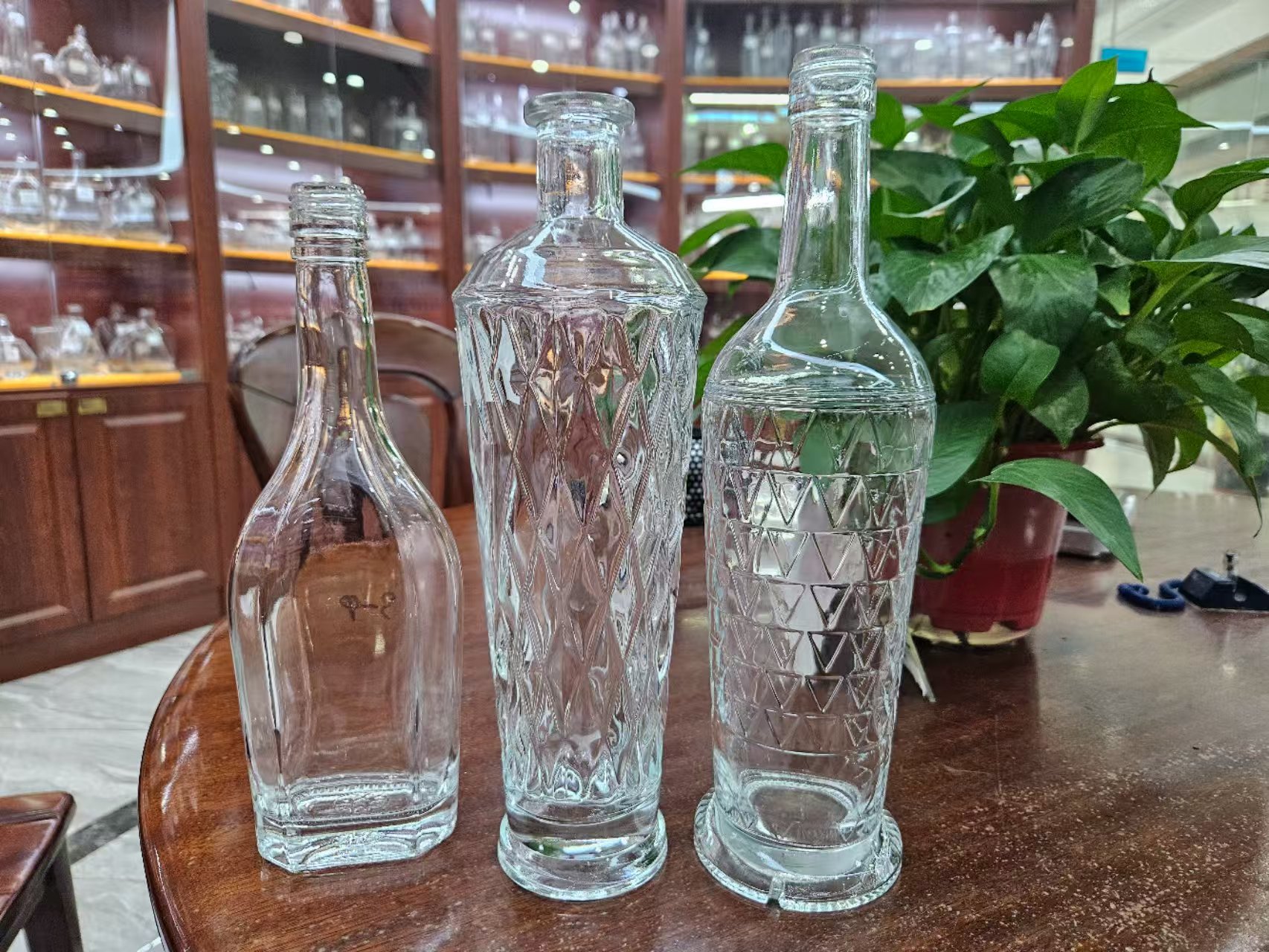 配图