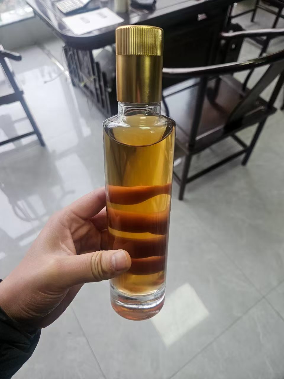 配图