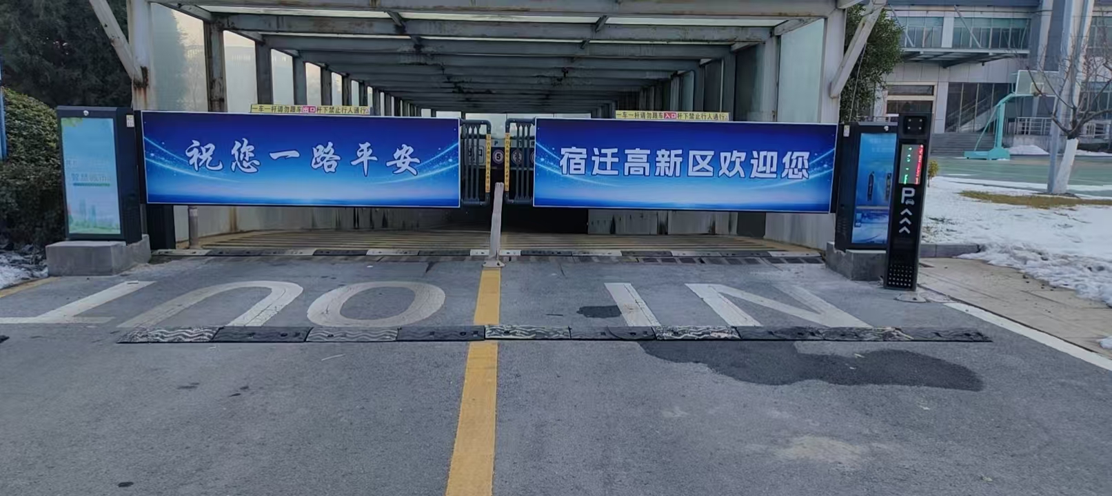 配图