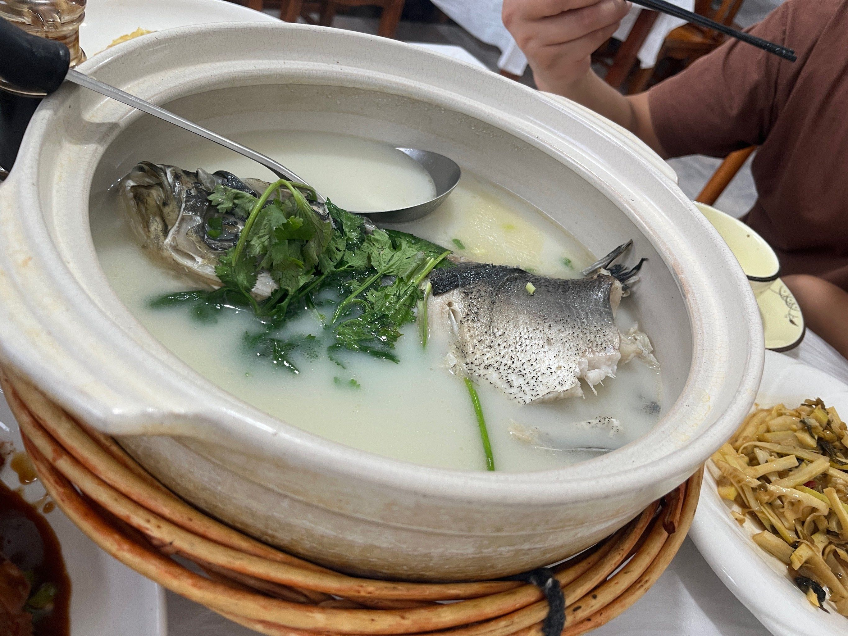 配图