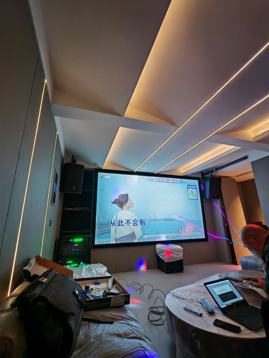 配图