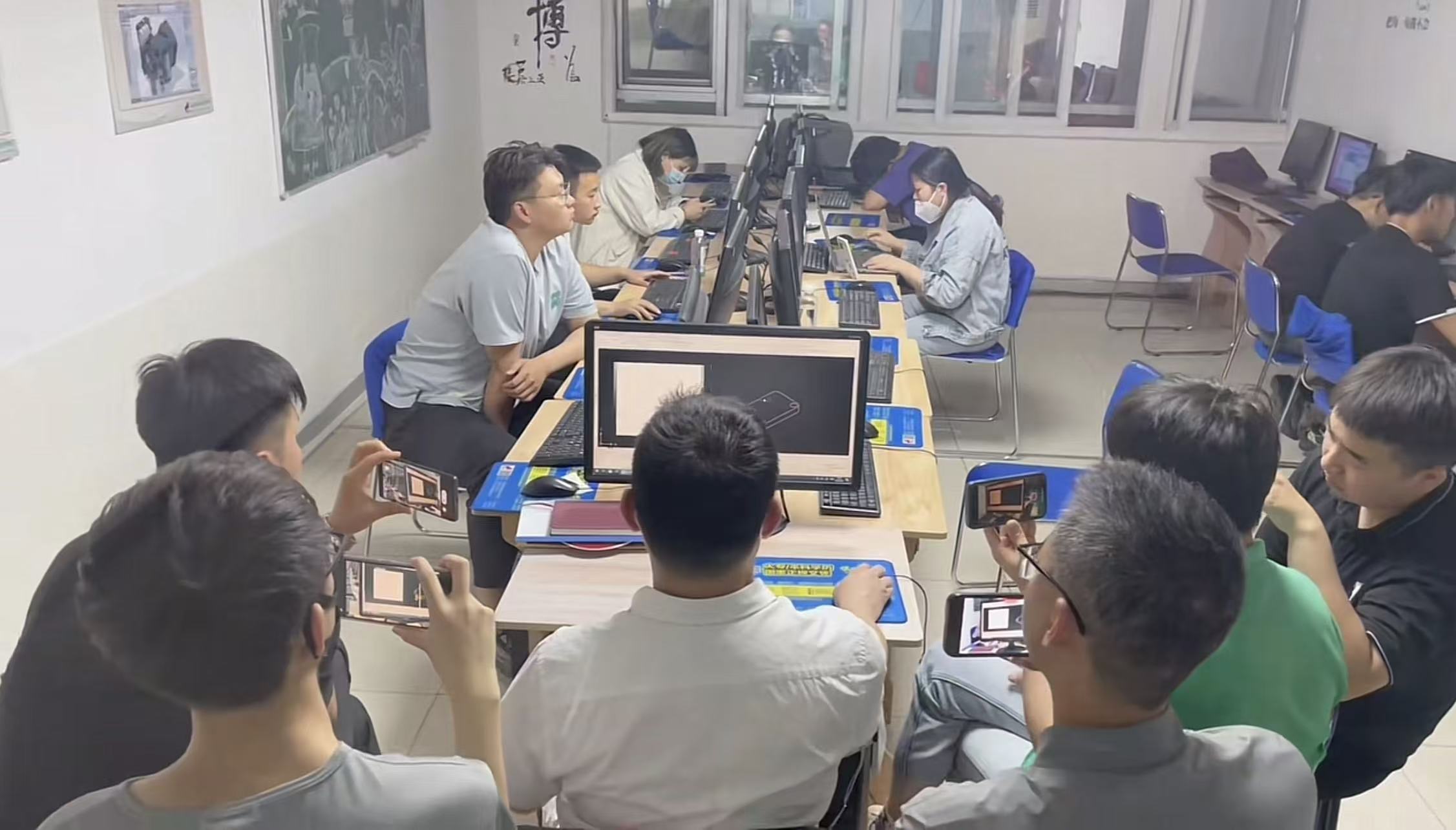 配图