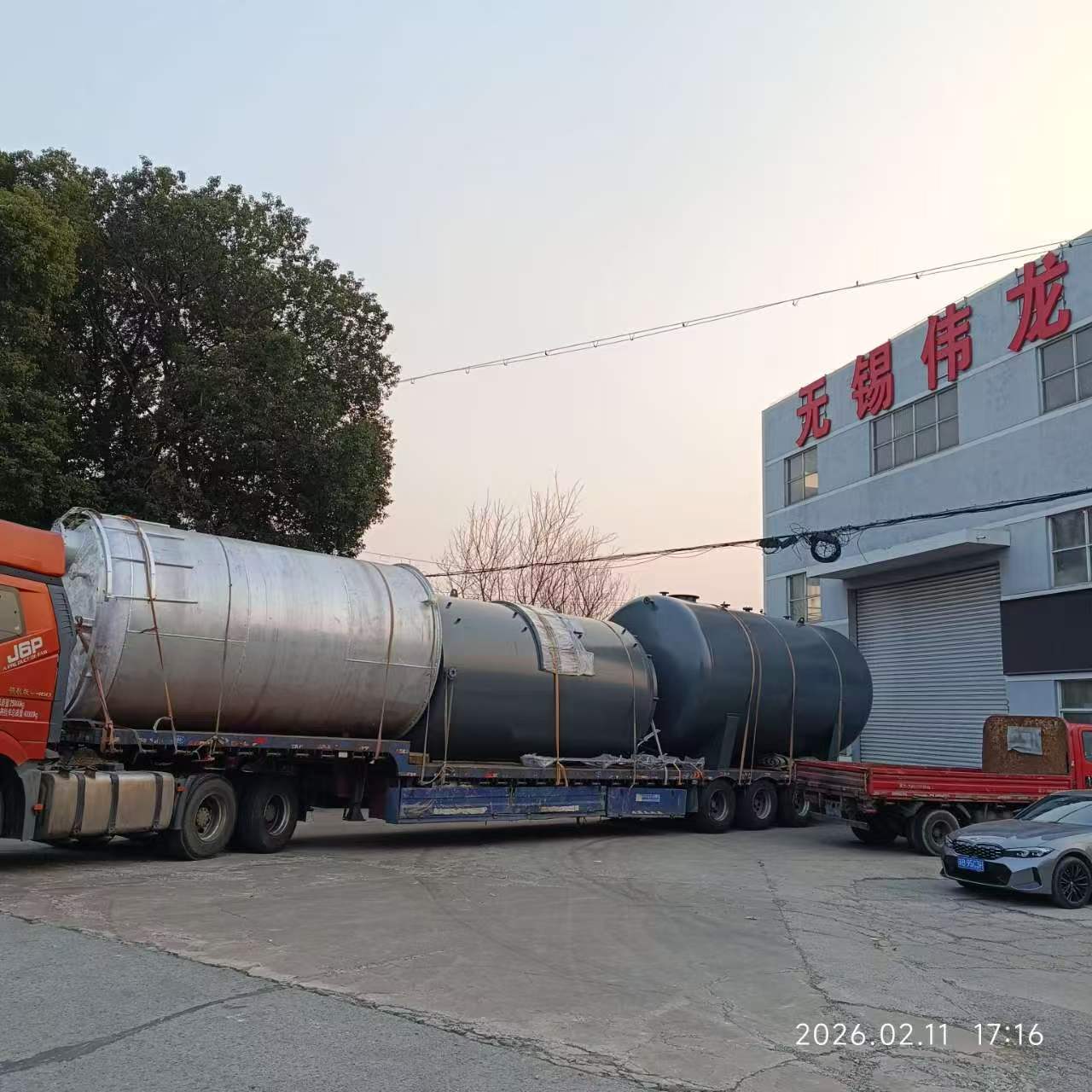 配图