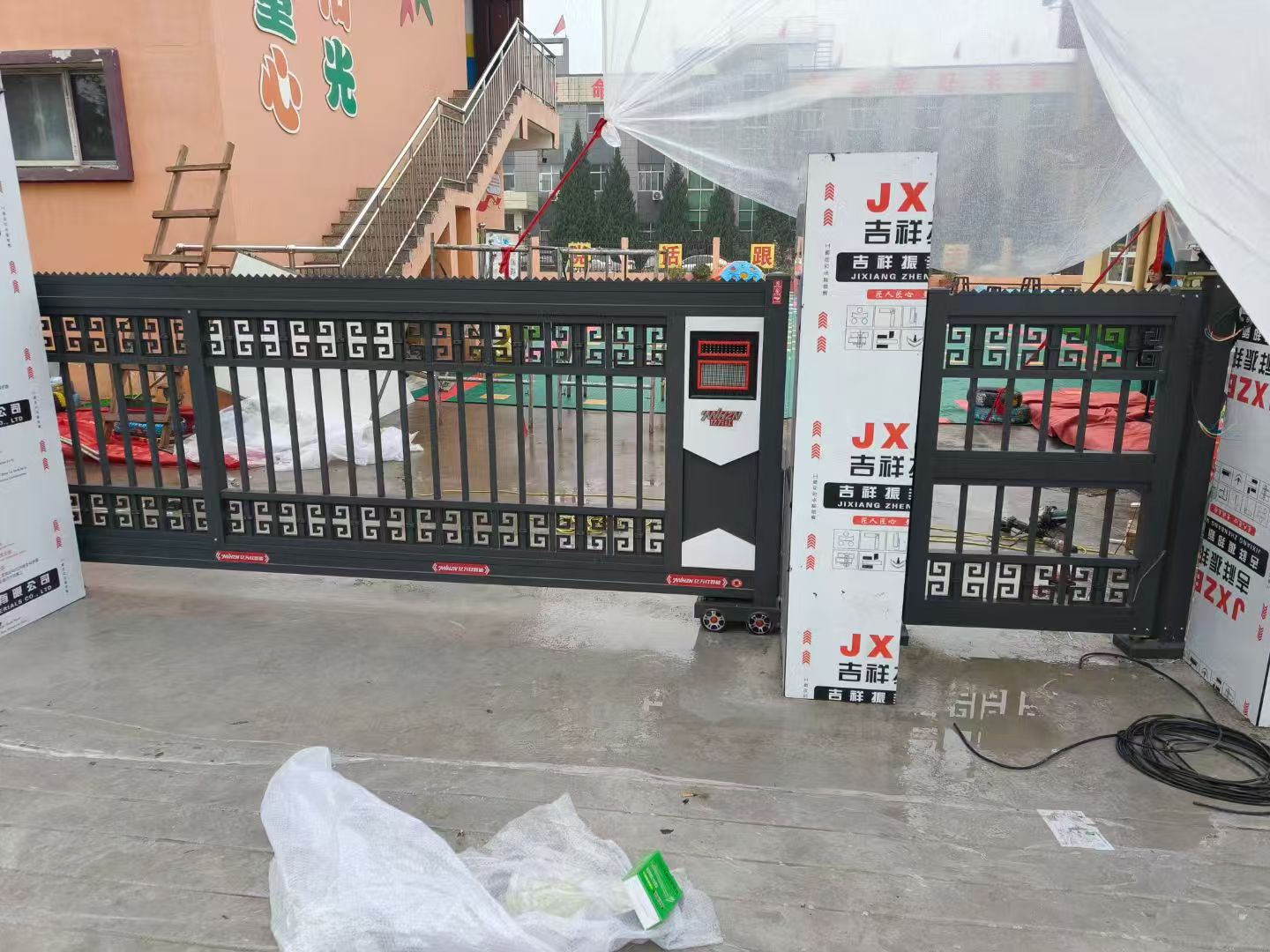 配图