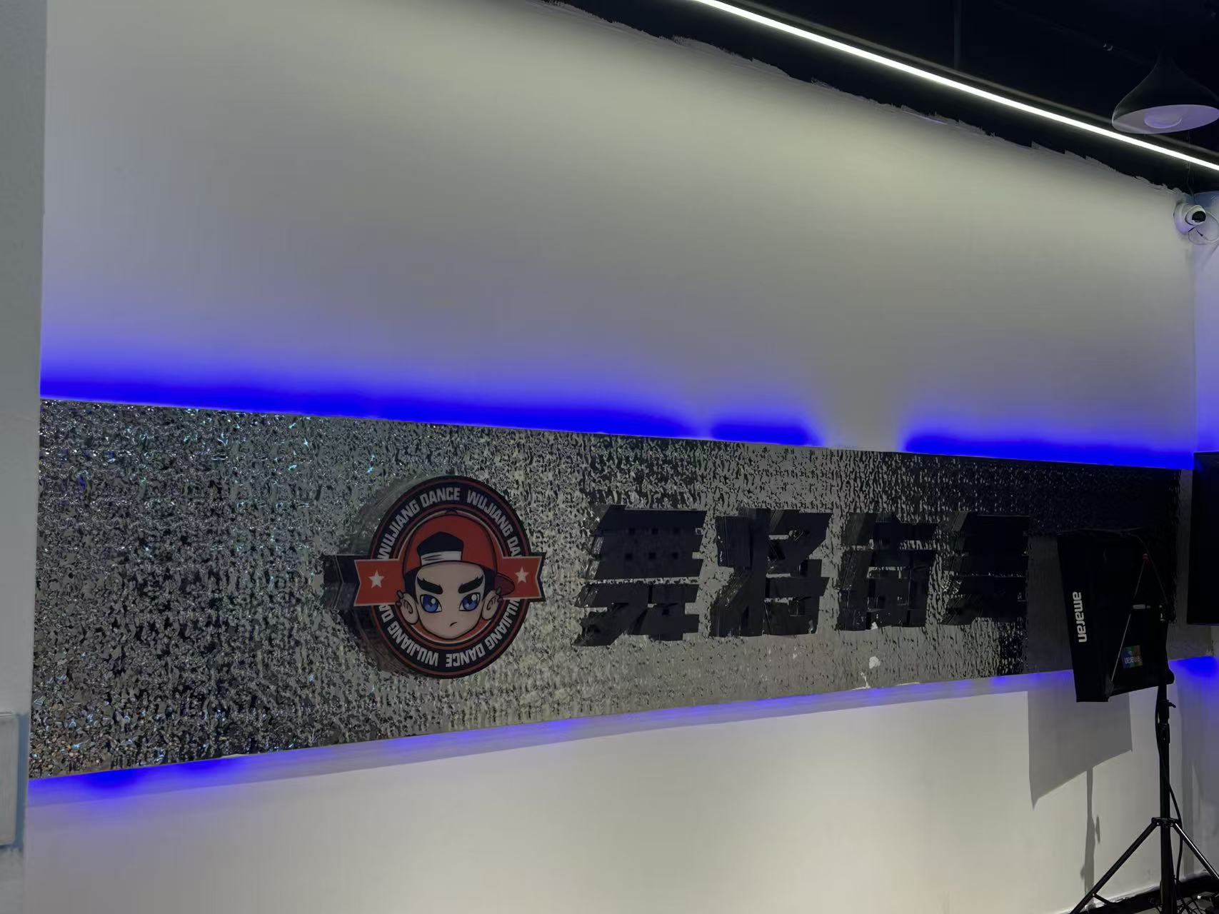 配图