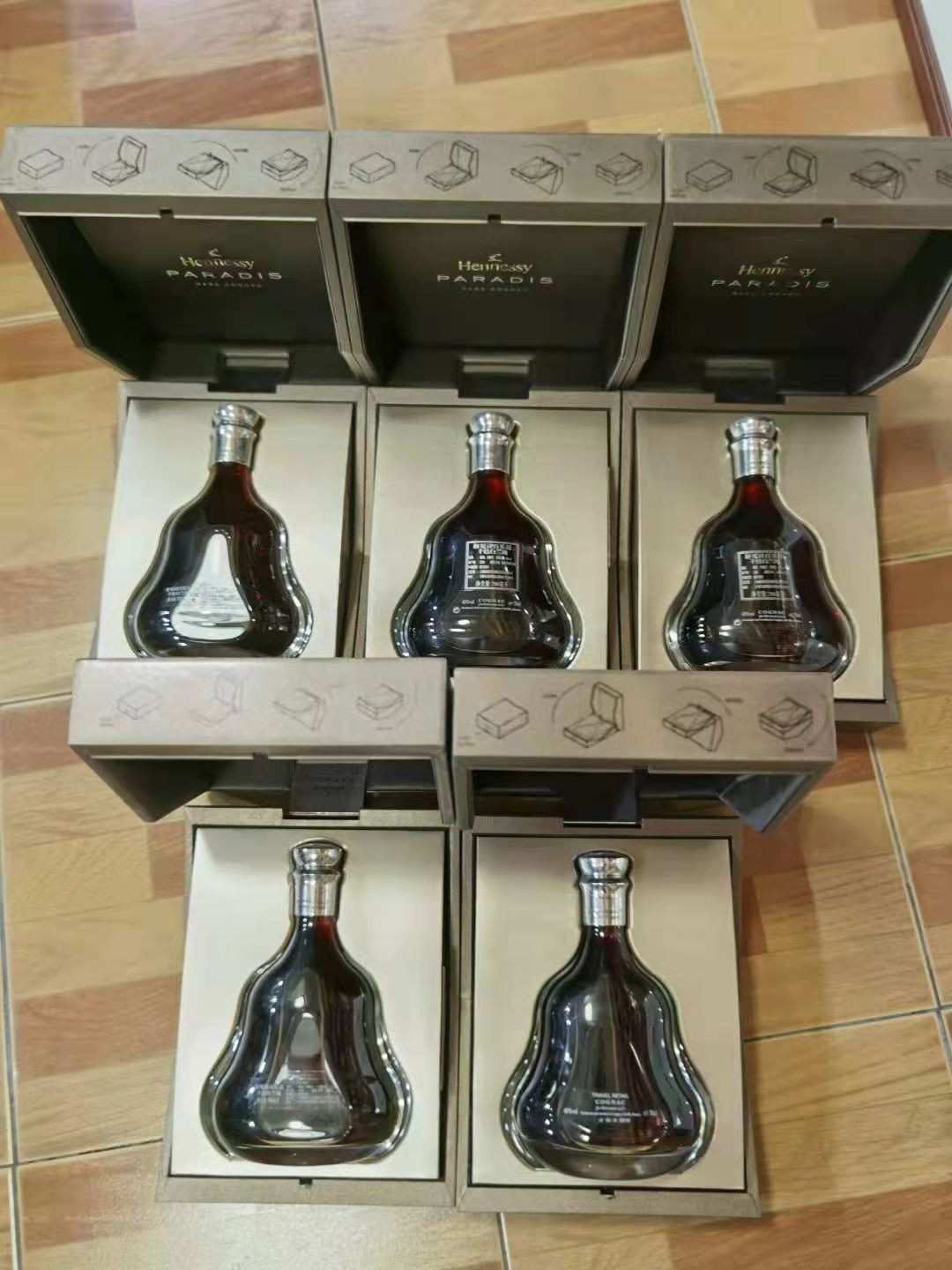 配图